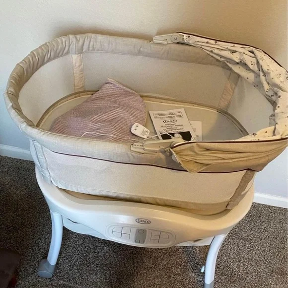 Bassinet with Sound - Picture 2 of 3